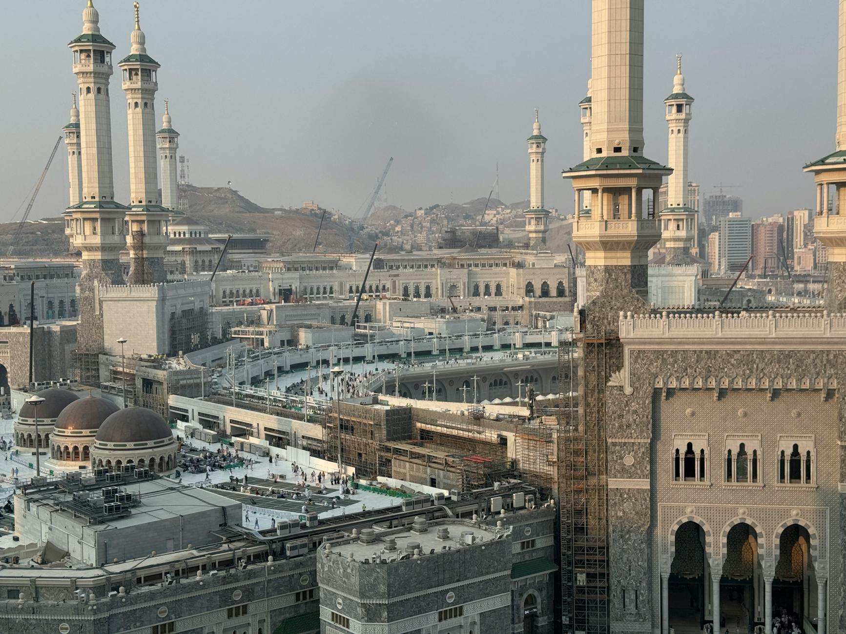 Panorama meczetu Al-Masdżid al-Haram w Mekce z lotu ptaka